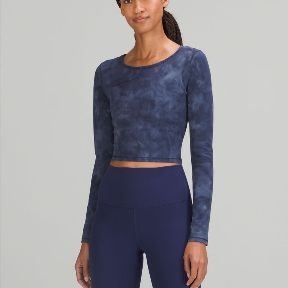 Wunder Train Blue Tie Die Lululemon Cropped Tank Top (size 6/8)